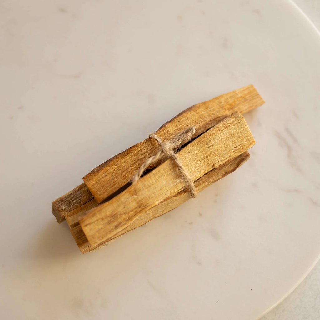 Quemador Artesanal de Palo Santo e Incienso con Base de Madera Natural y Símbolo de Metatrón