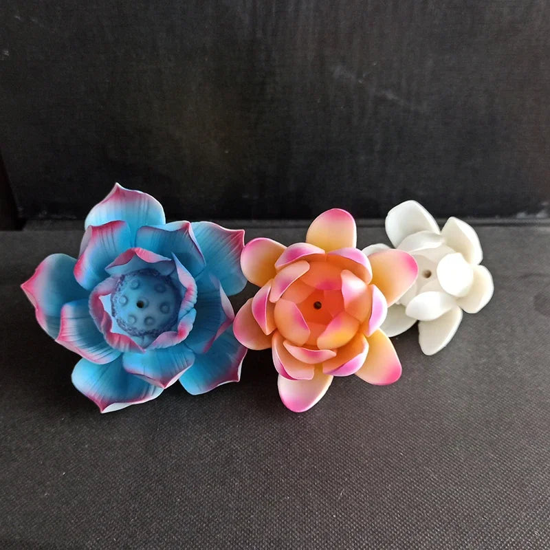 Quemador de Incienso Loto Blanco de Cerámica – Porta Incienso Artesanal para Varillas – Decoración Budista